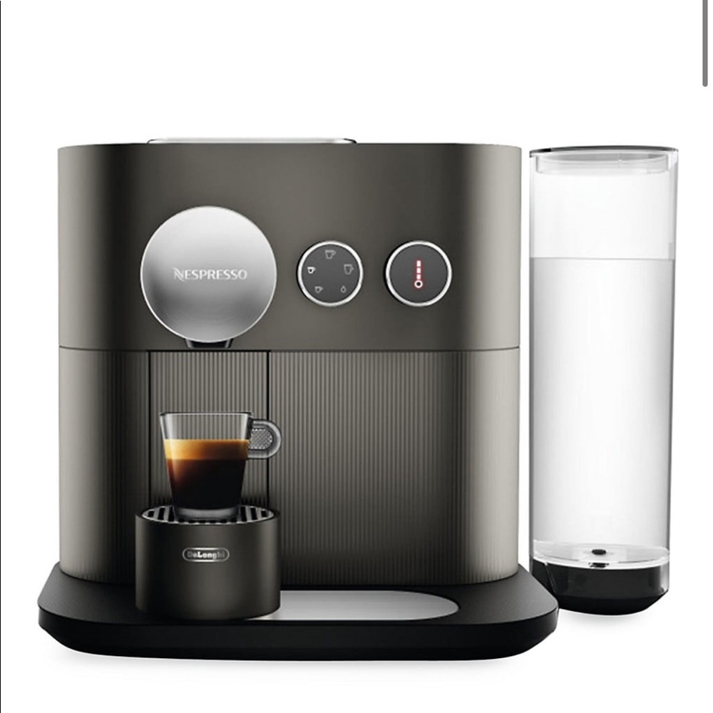 nespresso expert like new only used a hand full of times